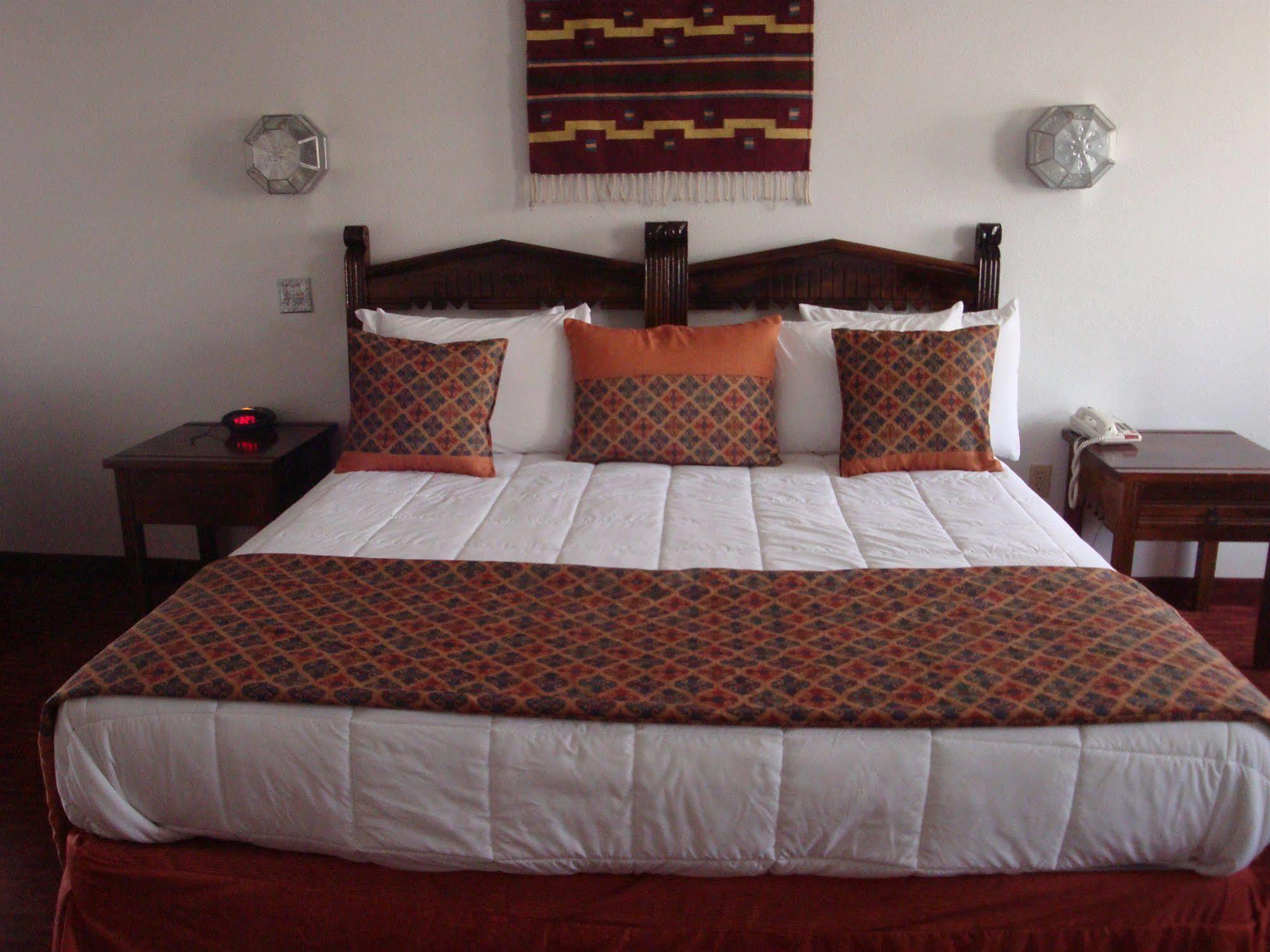 Sandia Peak Inn Old Town Abq, A Howard Johnson By Wyndham Albuquerque Eksteriør billede