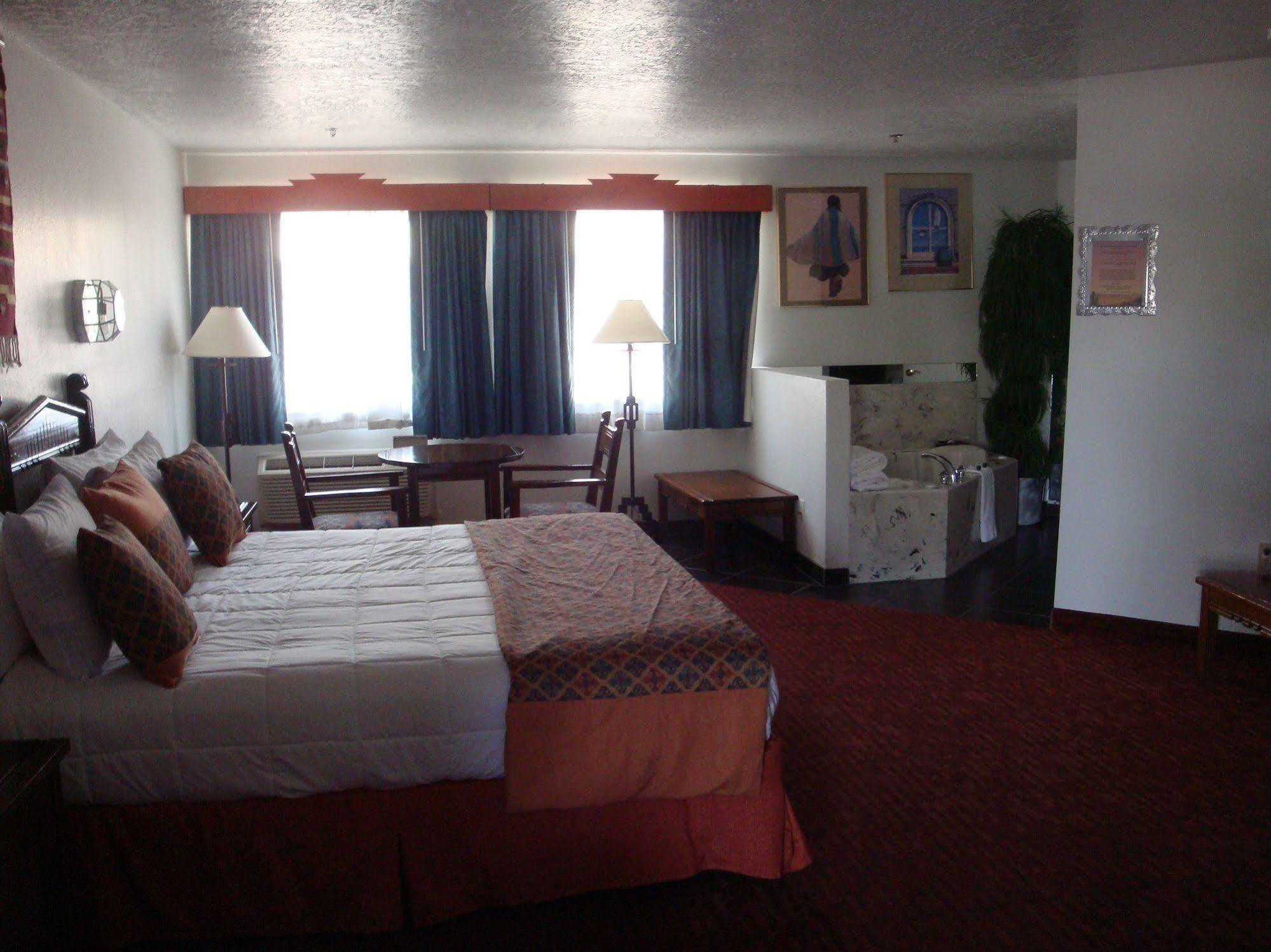 Sandia Peak Inn Old Town Abq, A Howard Johnson By Wyndham Albuquerque Eksteriør billede