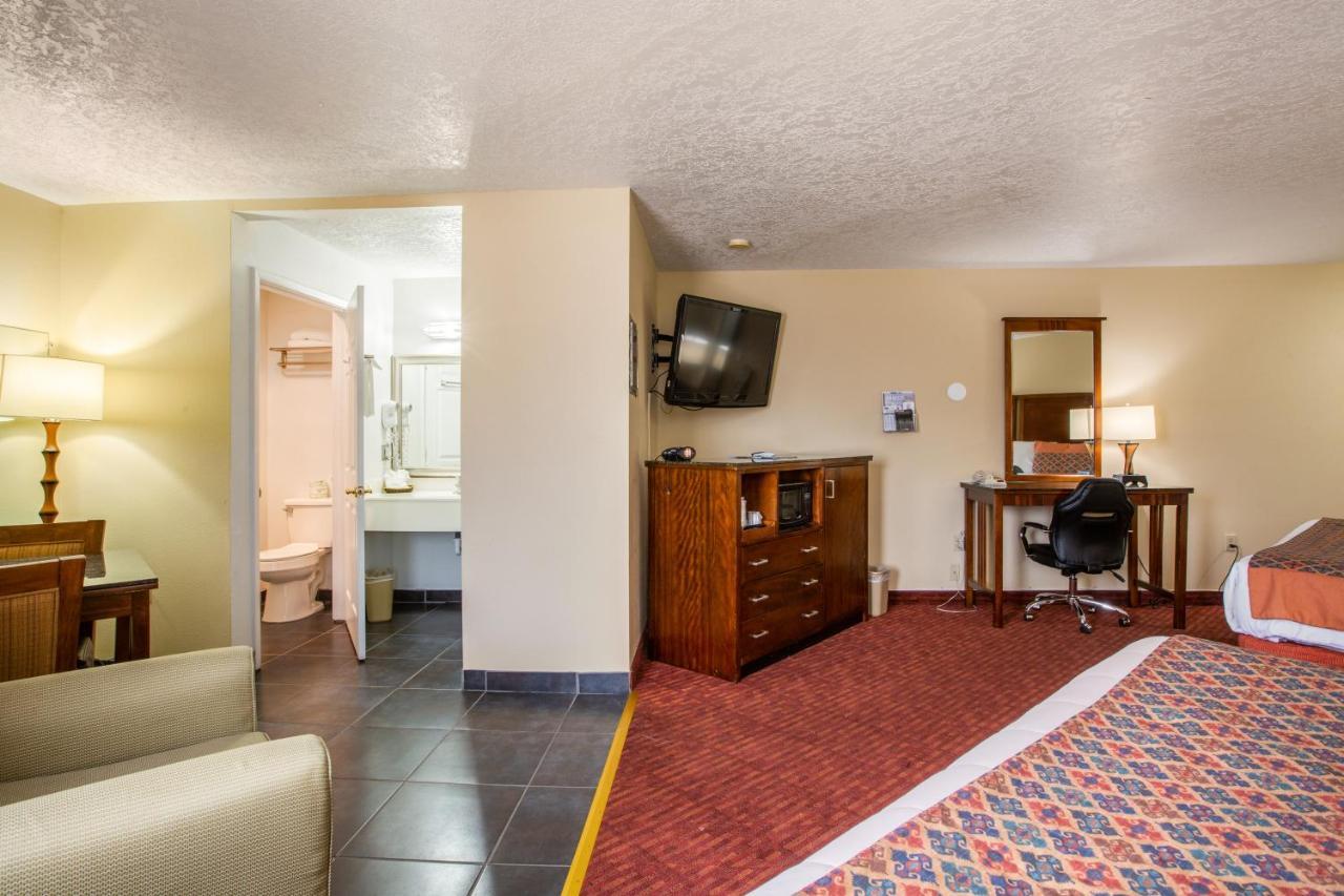 Sandia Peak Inn Old Town Abq, A Howard Johnson By Wyndham Albuquerque Eksteriør billede