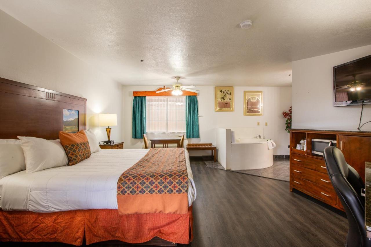 Sandia Peak Inn Old Town Abq, A Howard Johnson By Wyndham Albuquerque Eksteriør billede