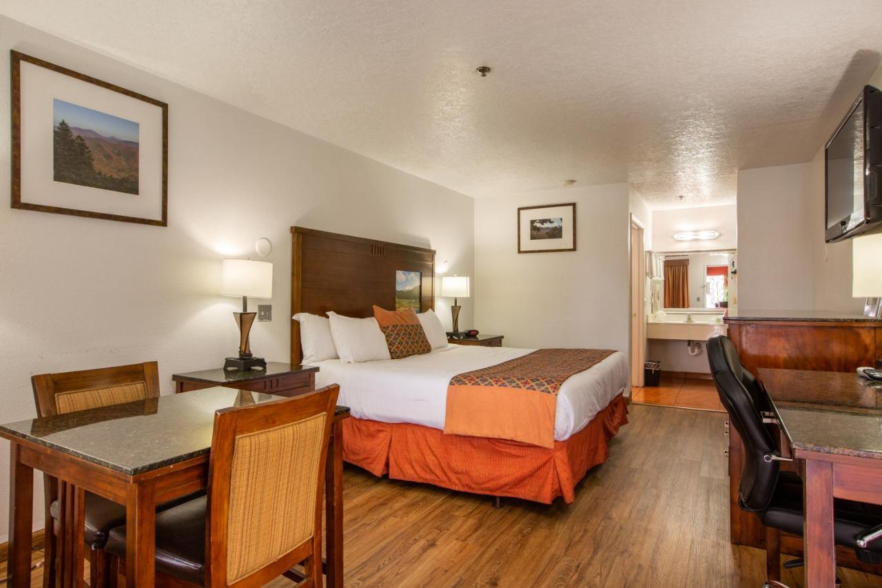 Sandia Peak Inn Old Town Abq, A Howard Johnson By Wyndham Albuquerque Eksteriør billede
